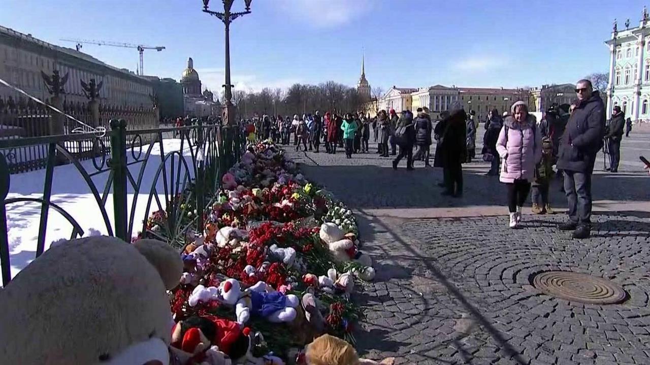 По всей России проходят траурные мероприятия в память о жертвах пожара в Кемерове