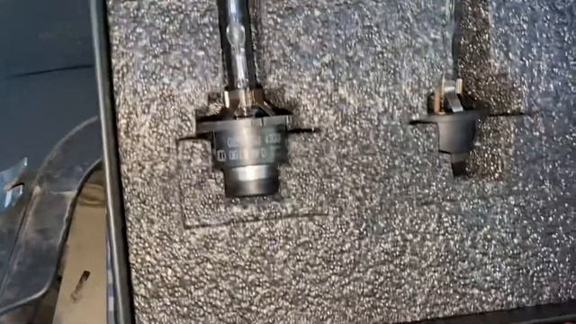 Infiniti fx35 fx37 qx70 S51 how to change xenon bulb light замена ксеноновой лампы D2S 4300k смотреть онлайн