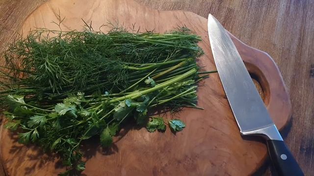 Чесночное масло с зеленью и приправами // Kräuterbutter