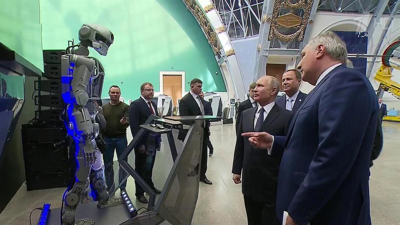 Президент в День космонавтики открыл отреставрированный павильон "Космос" на ВДНХ