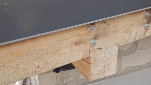 Трещины на стенах дома из газобетона  с плоской крышей