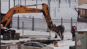 Посмотреть Малышам как Экскаватор работает.