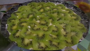 Очень вкусно, быстро и полезно. Праздничный слоеный салат - " Экзотика " из курицы и фруктов.