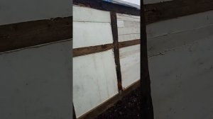 Баня 2х2 из поликарбоната, утепленная пенапластом, обшита доской.