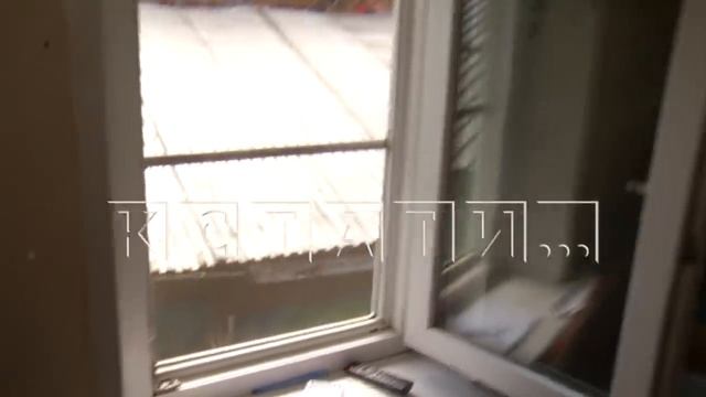 Хозяева первого этажа сломали лестницу и не пускают жителей второго в свою квартиру смотреть онлайн