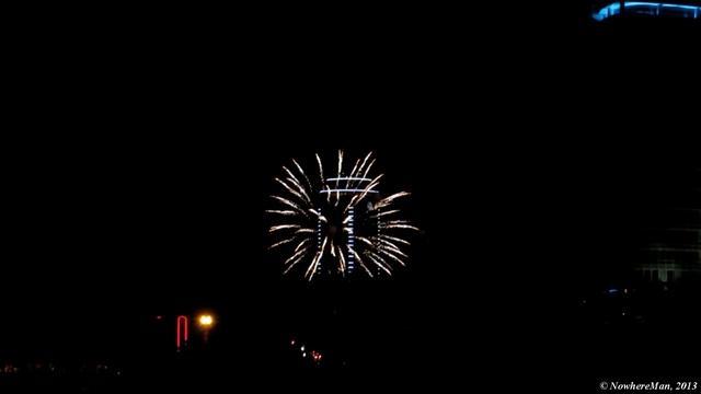 День города. Фестиваль фейерверков и праздничный салют [Екатеринбург] (17.08.2013) смотреть онлайн