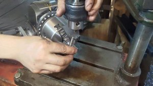 Первое использование китайской делительной головки 100mm.Drilling round stock.Chinese dividing head