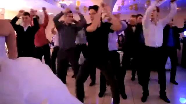 Мужской Флеш моб на свадьбе Виталия и Любы. смотреть онлайн
