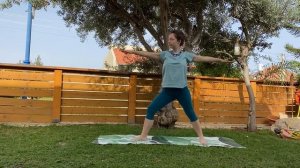 Йога во время второго триместра беременности.