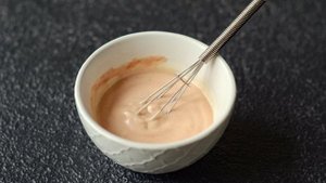 Розовый соус