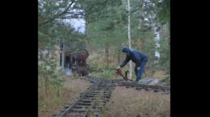 Инженер собрал мини-паровоз с помощью односельчан