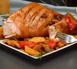 Эту хитрость мало кто знает! Вот как приготовить вкуснейшую свиную рульку