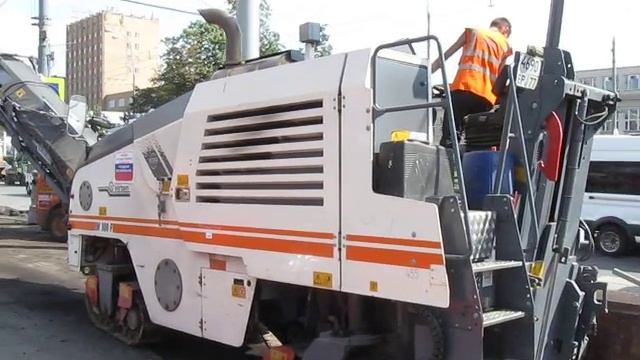 Дорожная фреза Wirtgen W 100 F смотреть онлайн