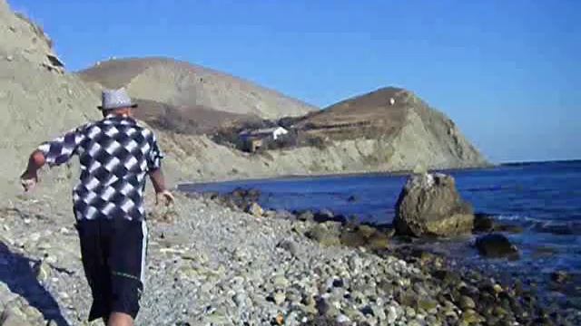 Праща. Метание камней пращёй на берегу моря2.mp4 смотреть онлайн