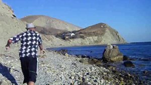 Праща. Метание камней пращёй на берегу моря2.mp4