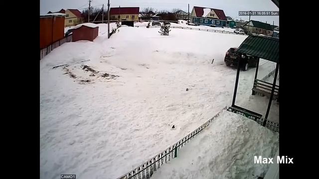 Подборка Городских лавины Сход снега с крыши смотреть онлайн