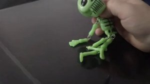 обзор игрушки скелета