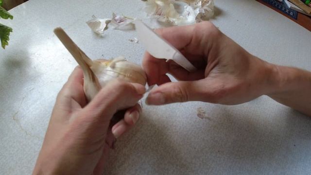 Разделить чеснок без повреждений легко и быстро смотреть онлайн