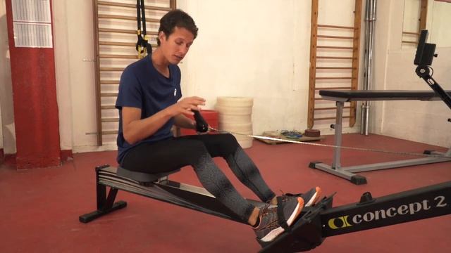 Le RAMEUR est il un bon exercice pour les GENOUX ? смотреть онлайн