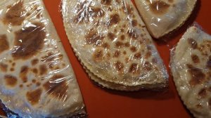 Лепёшки  со сладкой  картошкой батата и сливочным маслом.