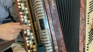 Учимся играть на баяне за 5 минут РАЗБОР КРАСИВОЙ ПЕСНИ