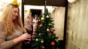 НАРЯЖАЕМ С МАМОЙ ЁЛКУ/ СКОРО НОВЫЙ ГОД...???