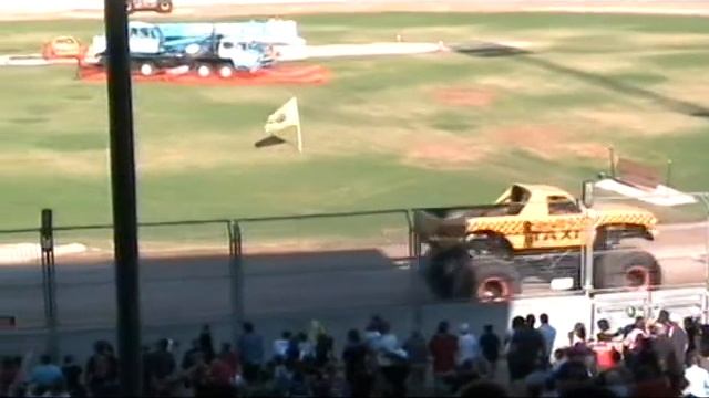 Monster Truck Rumble 2010 смотреть онлайн