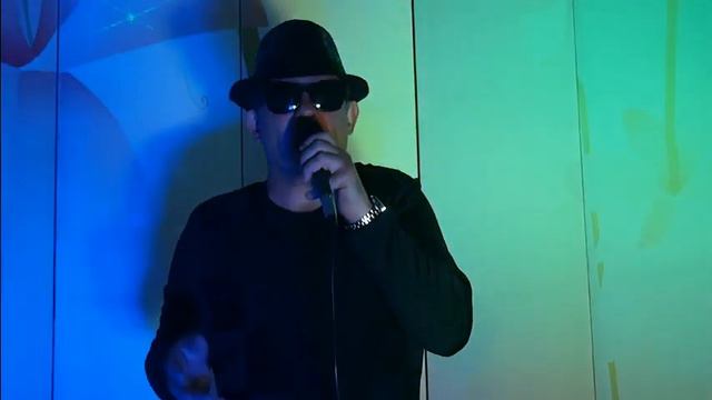 Вячеслав Меркулов музыкант из Берлина - исполнил песню Артура Бэста - "Облака" смотреть онлайн