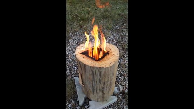 Финская свеча  - живой огонь в бревне.