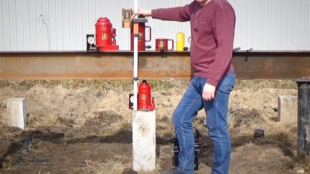 Оборудование для испытаний свай.  Домкрат с манометром.