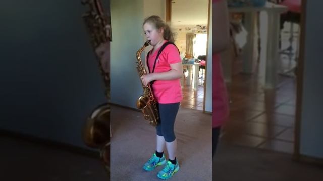 Annabelle Plays Samba Sax смотреть онлайн