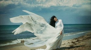 Стихотворение: "КРЫЛЬЯ". Читает автор — Елена Артёменко. Запись — январь, 2019 года.