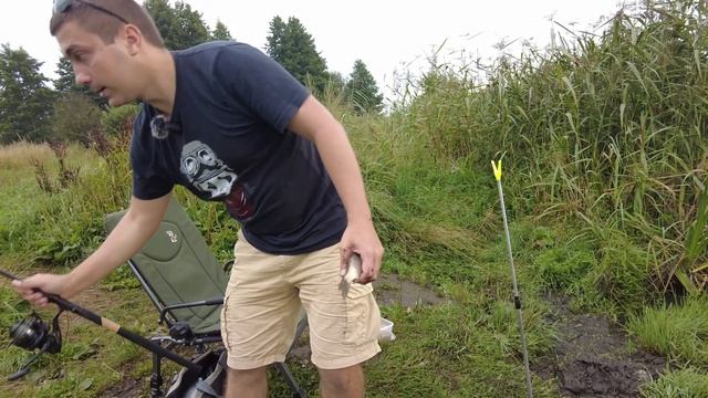 Ловля КАРАСЯ на ФИДЕР! Карась в августе на Даниловичах. Фидер. смотреть онлайн