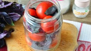 Малосольные помидоры с базиликом
