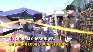 Продавец зарезал себя ножом