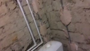 Поставили маяки под штукатурку санузла