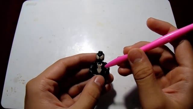 Лего Фигурки Из Пластилина(Чёрный Человек-Паук) смотреть онлайн