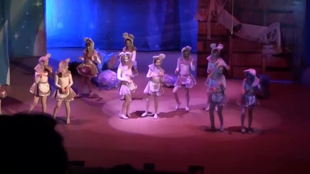 Танец мышат в ДКМ. 2 января 2013г смотреть онлайн