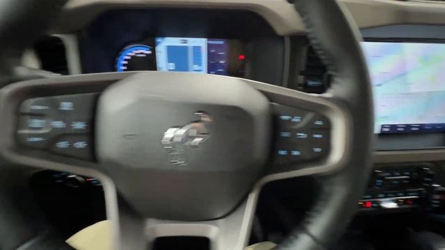 ALL THE OPTIONS! 2023 Ford Bronco Wildtrak Sasquatch Lux Package Review! смотреть онлайн