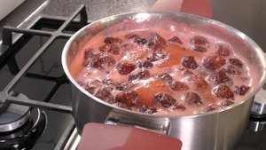 Рецепт клубничного варенья - Тягучий сироп и целые ягоды гарантирую!