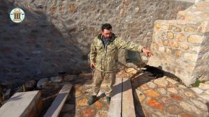 Сколько молотков нужно каменщику для работы?