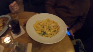 Немцы в немецком ресторане  в  Германии