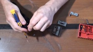 Не спешите менять нож на машинке Wahl может дело в пружинке.