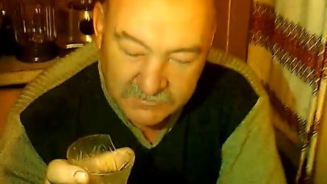 УНИКАЛЬНЫЙ ЧЕЛОВЕК ЕСТ СТЕКЛО!!! СТЕКЛОЕД 2
