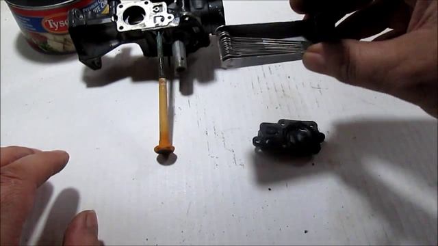 B&S 3.5 h.p. Horz shaft Engine. Carb disassembly and clean смотреть онлайн