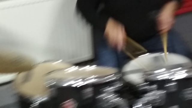 Игра на барабанах