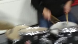 Игра на барабанах