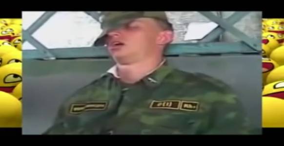 Солдат спит, служба идет смотреть онлайн