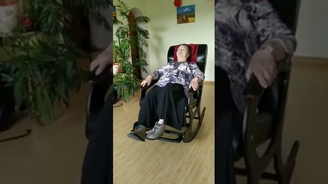 Видео отзыв кресла-качалки "Гранд Люкс с подножкой"