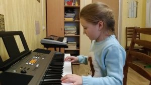 W.A.Mozart! Талантливая девочка в 7 лет играет "Колыбельную" В.А. Моцарта на синтезаторе!!!